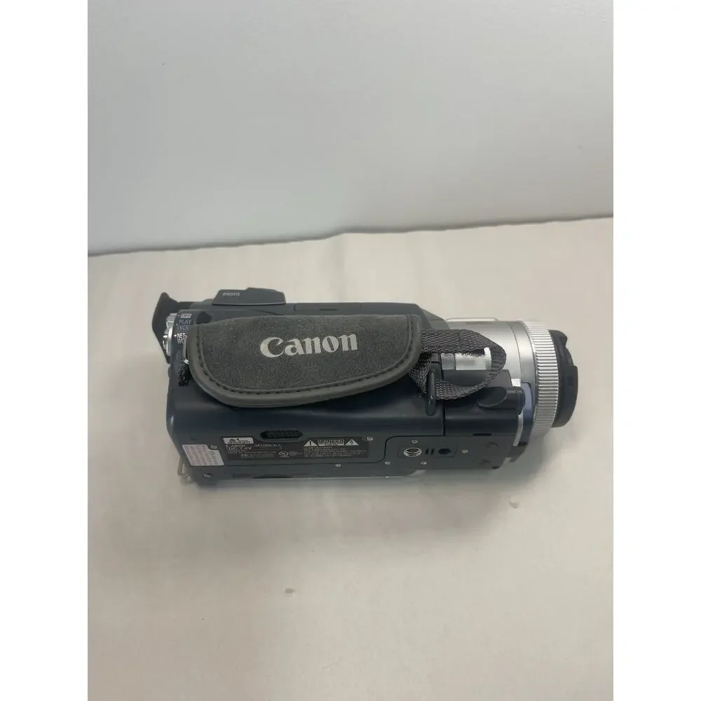 Canon Optura Xi MiniDV Digital Camcorder 220X Zoom w/ 3 Batteries Untested